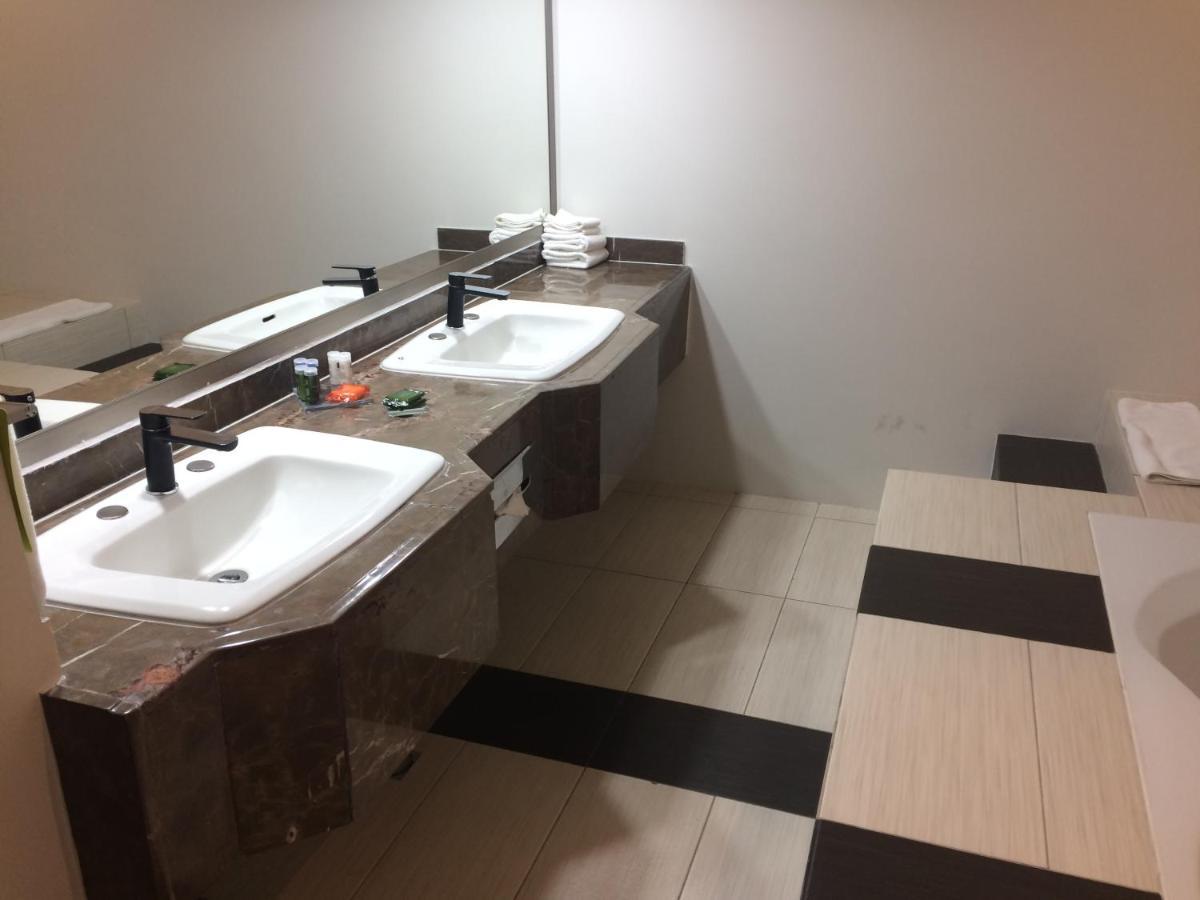 Radisson Hotel & Convention Center Толука-де-Лердо Экстерьер фото