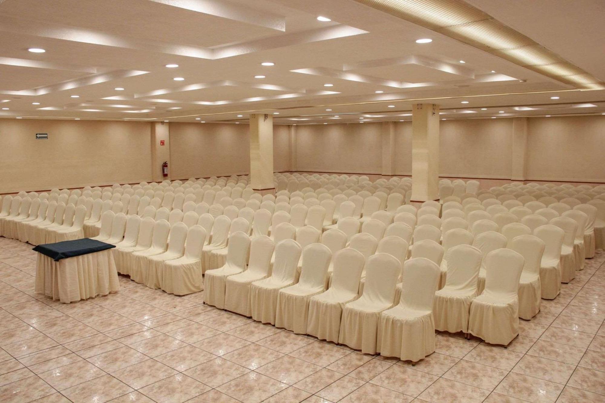 Radisson Hotel & Convention Center Толука-де-Лердо Экстерьер фото